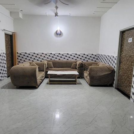 מלון Vrindāvan House Of Krishna מראה חיצוני תמונה
