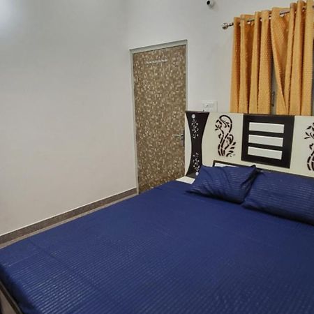 מלון Vrindāvan House Of Krishna מראה חיצוני תמונה